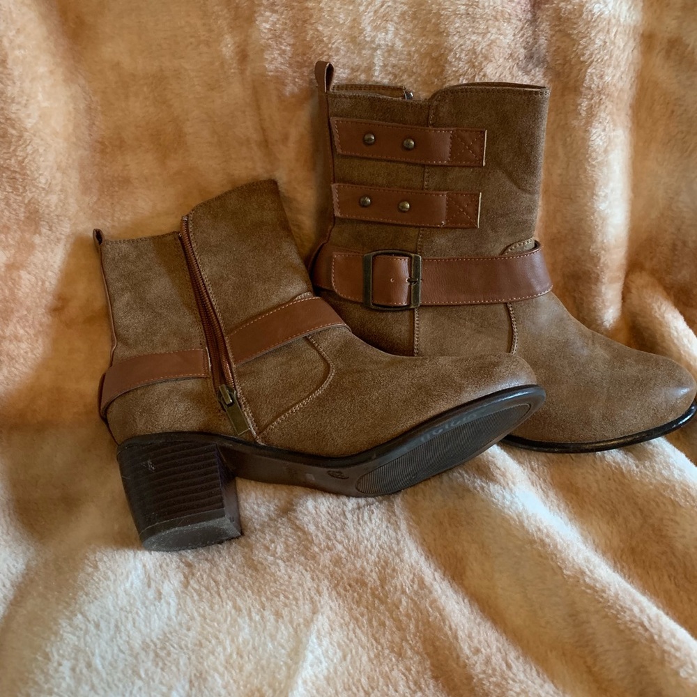 Ankle Boots - Picture 1 of 3
